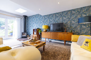 Lounge- click for photo gallery